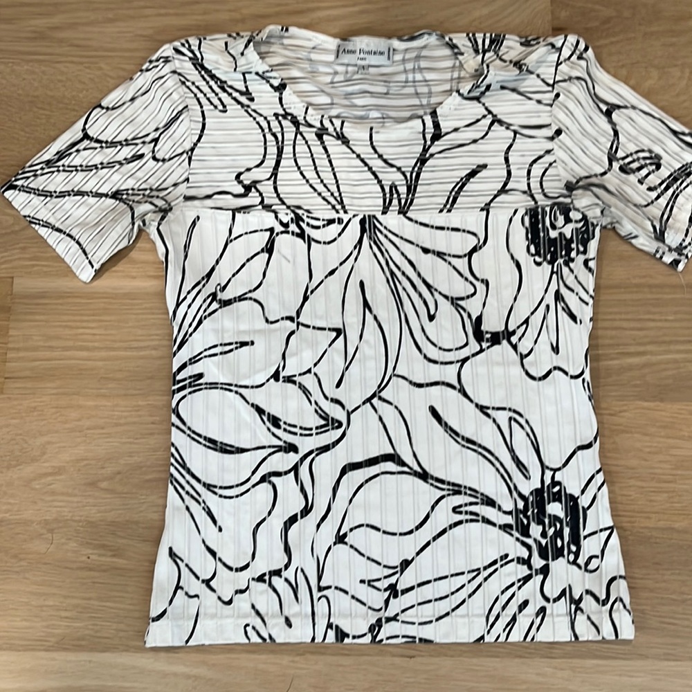 Size 1 Anna Fontaine tee shirt